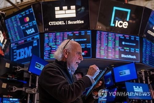 뉴욕증시, FOMC '눈치'...'트럼프 약발' 코인주 휘청 [출근전 꼭 글로벌브리핑]