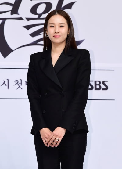 Jo Yoon-hee revealed her thoughts on divorce.