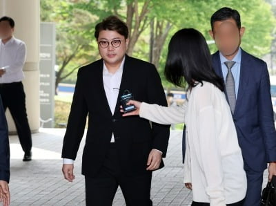 '구속 49일째' 김호중, 뺑소니 혐의 오늘(10일) 첫 재판…대표 ·본부장 함께 [TEN이슈]