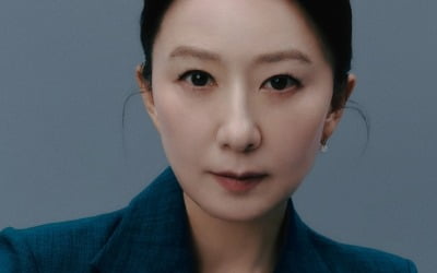 김희애 "난 똑똑하지 않아, 남의 연기 베끼기도…죄책감 느껴" ('돌풍')[인터뷰①]