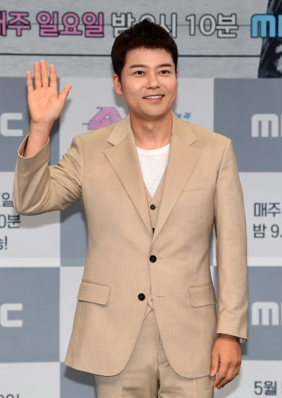 Jeon Hyun-moo, Selected as sole MC for ‘TV Chosun University Song Festival’