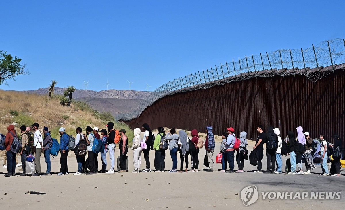 미, 전세기 동원해 중국 불법이민자 본국 추방