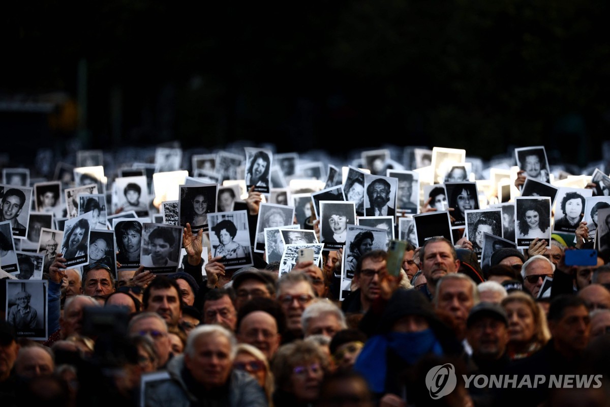 '사망 85·부상 300' 아르헨 폭탄테러 30년…"이란 배후" 재거론