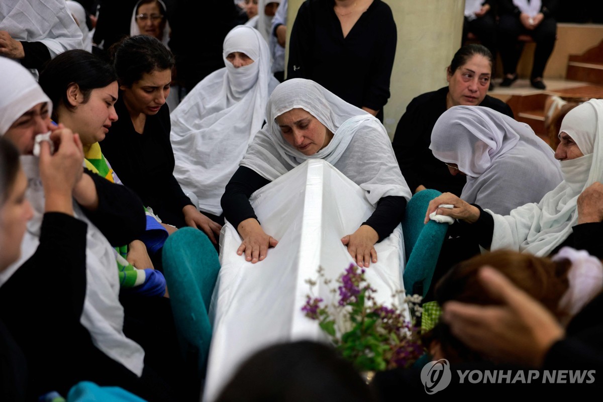 주말 축구하던 어린이 12명 로켓포에 몰살…비탄 잠긴 골란고원