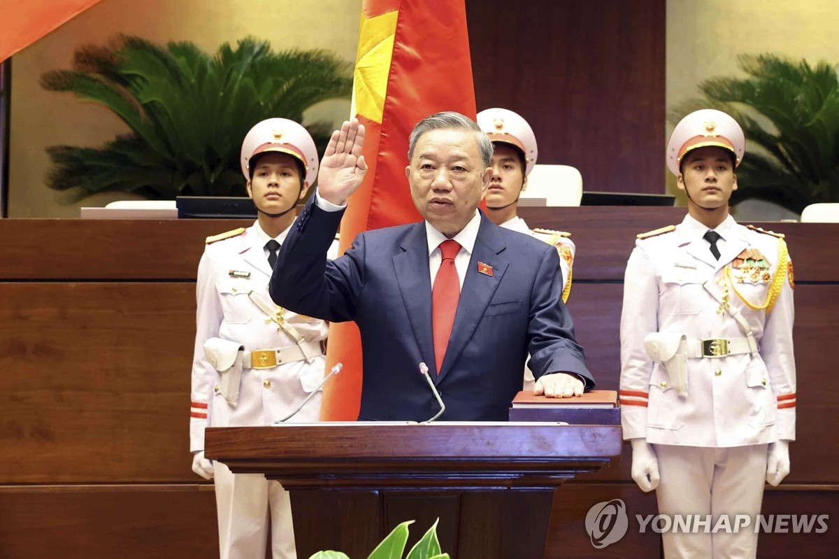 '베트남 1인자' 쫑 서기장에 건강문제…"럼 주석이 업무 대행"(종합)