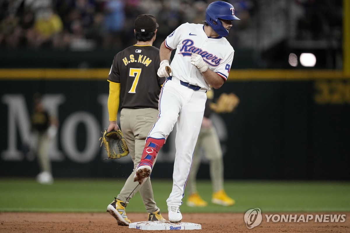 김하성, 기록 정정으로 도루 삭제되자 곧바로 '2도루'(종합)