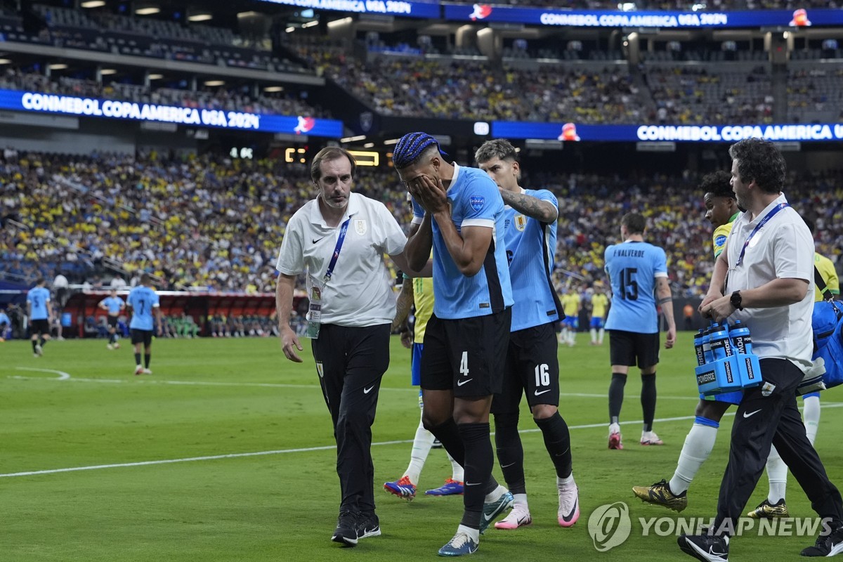 우루과이 수비수 아라우호, 허벅지 부상으로 '코파 아웃'