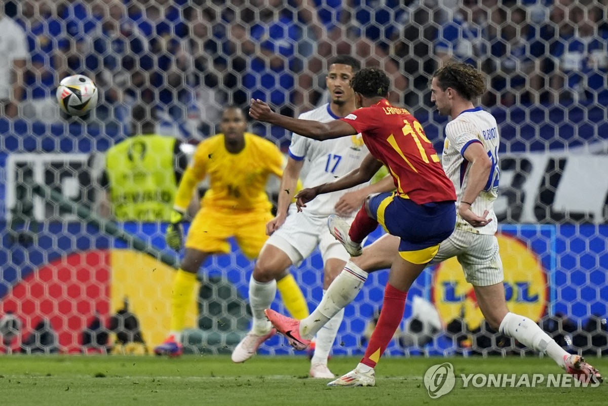 열여섯에 유로 데뷔골 넣고 결승까지 오른 야말 "꿈 이뤄졌다!"