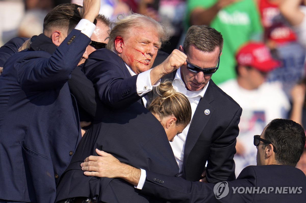 [트럼프 피격] 美 정치권 "정치 폭력 용납 못해…트럼프 안전해 감사"(종합)