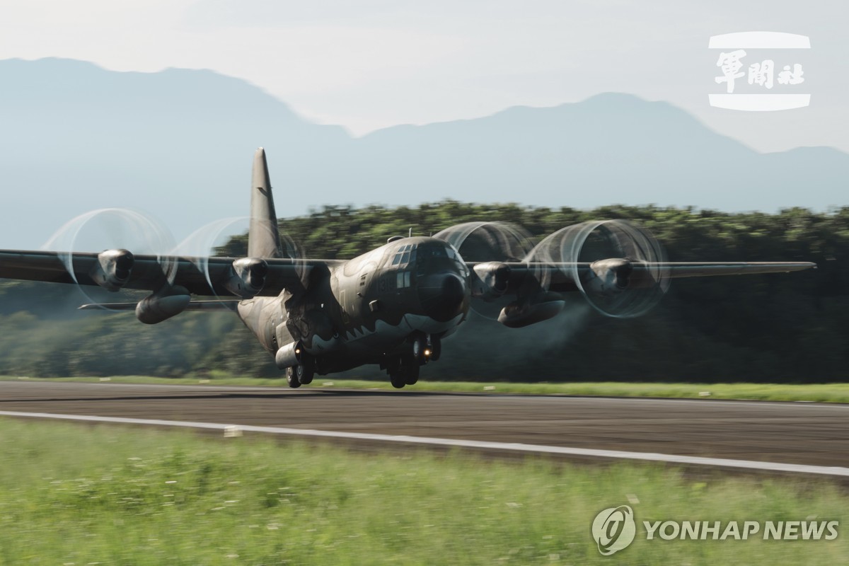 中견제 의기투합?…"美-베트남, 美 C-130수송기 도입 협상 진행"