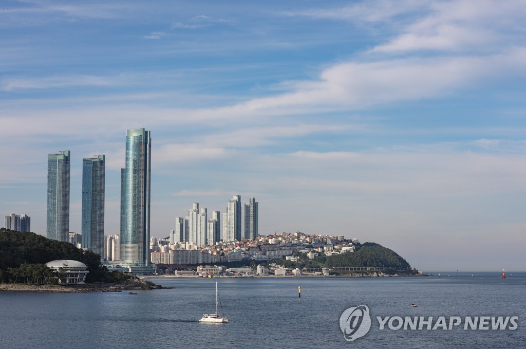 휴가철 부산서 물놀이 사고 잇따라…바다 수영하던 70대 숨져