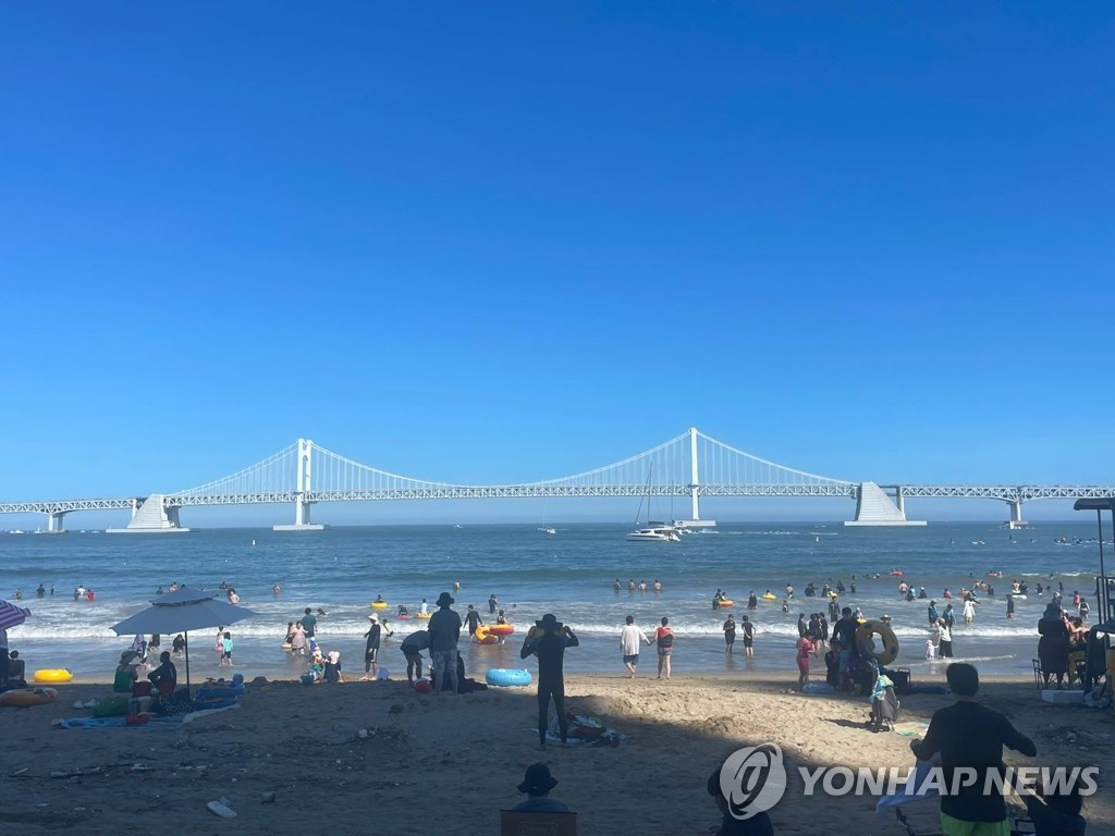 폭염 속 휴가철 맞아 해수욕장·물놀이장 피서객 '인산인해'