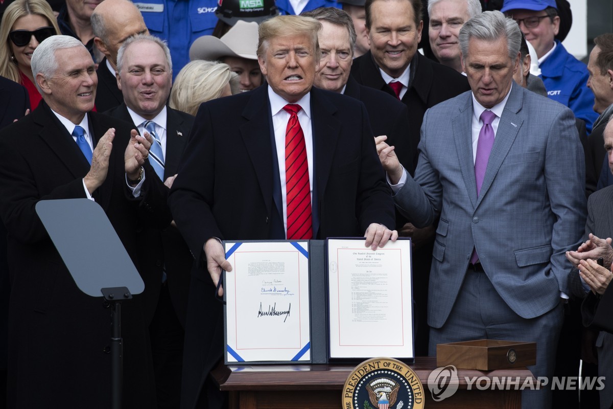 '글로벌통상의 거대축' USMCA 협정, 미국 '대선 바람' 타나