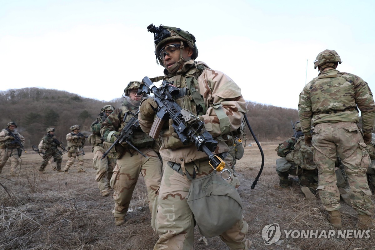 브루킹스 "트럼프 재선시 美핵우산 신뢰↓…한일 핵무장 가능성"