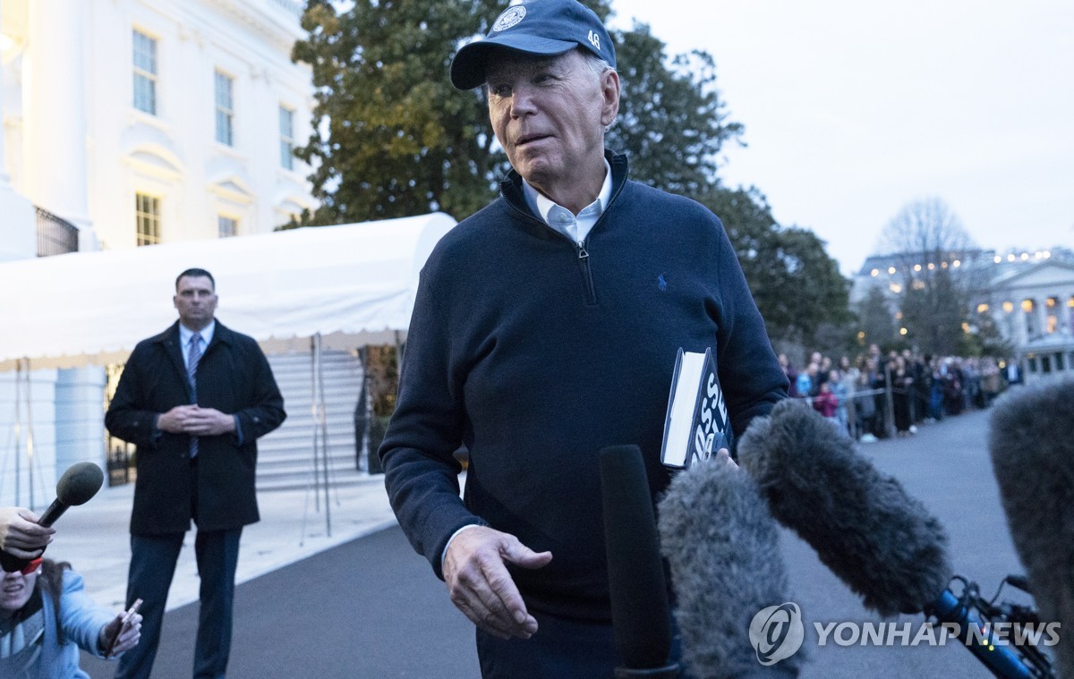 기자접근 막고, 일정 취소하고…구중궁궐에서 노화 숨긴 바이든