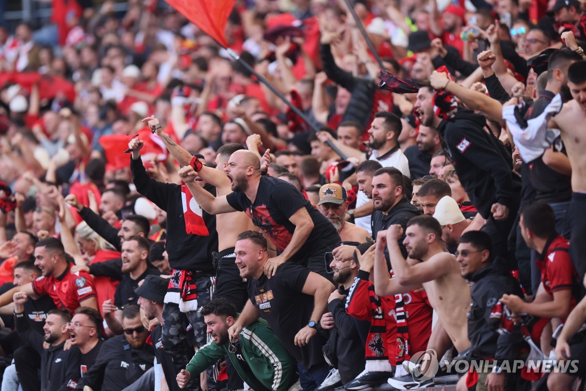 UEFA, '인종차별 구호' 크로아티아·알바니아 등 7개국에 벌금