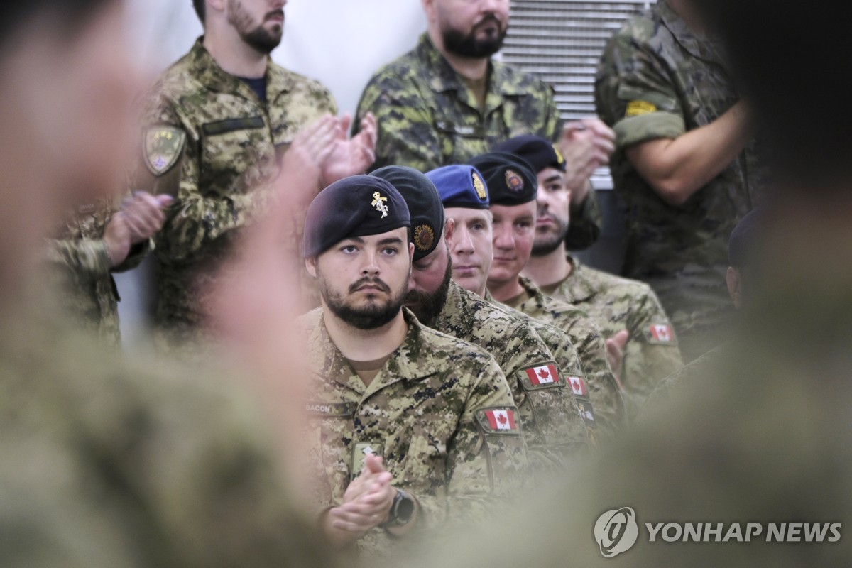 유럽, 징병제 속속 부활…"이젠 대규모 전쟁 우려할 수밖에"