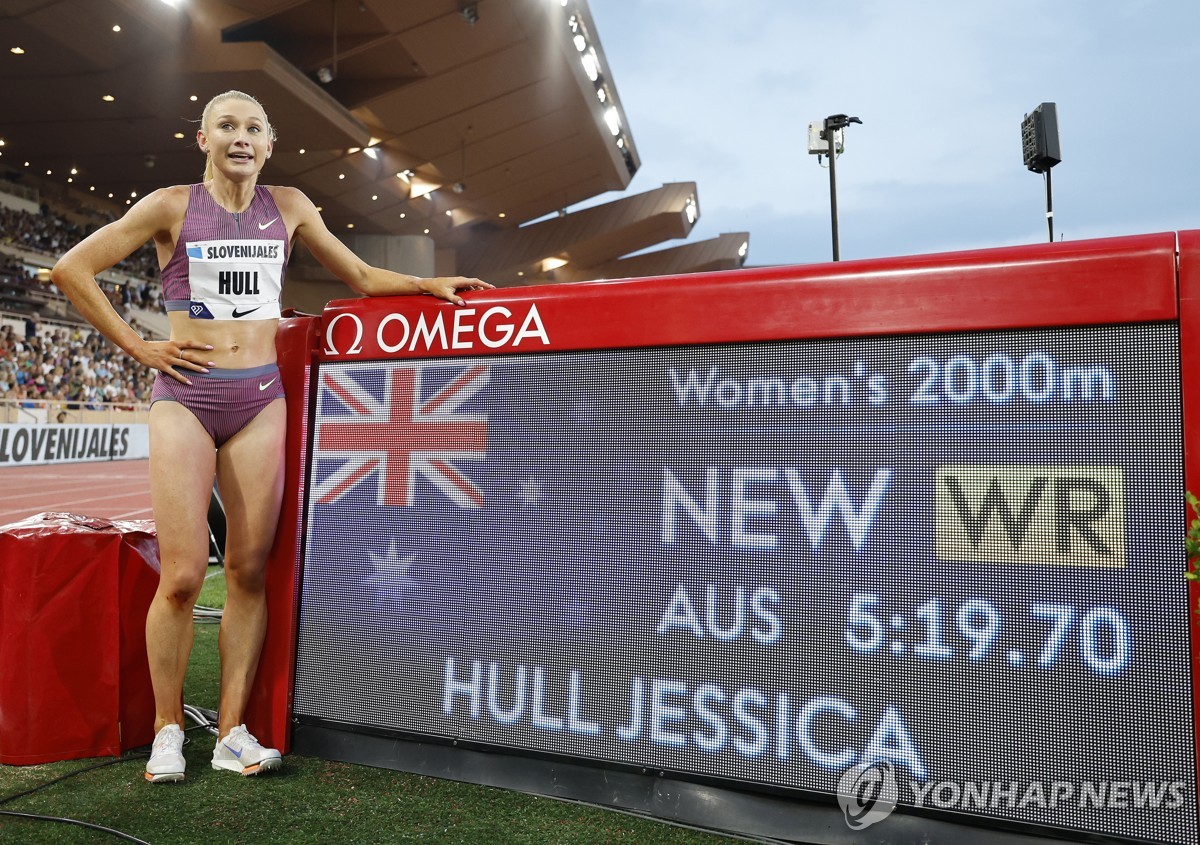 결승선 앞에서 역전…벤저민, 모나코 대회 남자 400ｍ 허들 우승