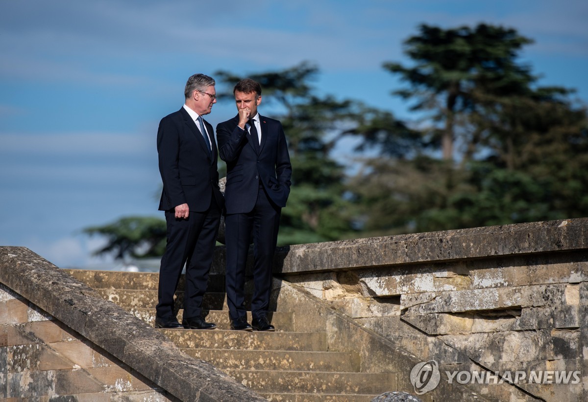 스타머 "EU 협력 재설정해 이민 해결"…마크롱 "체리피킹 안돼"