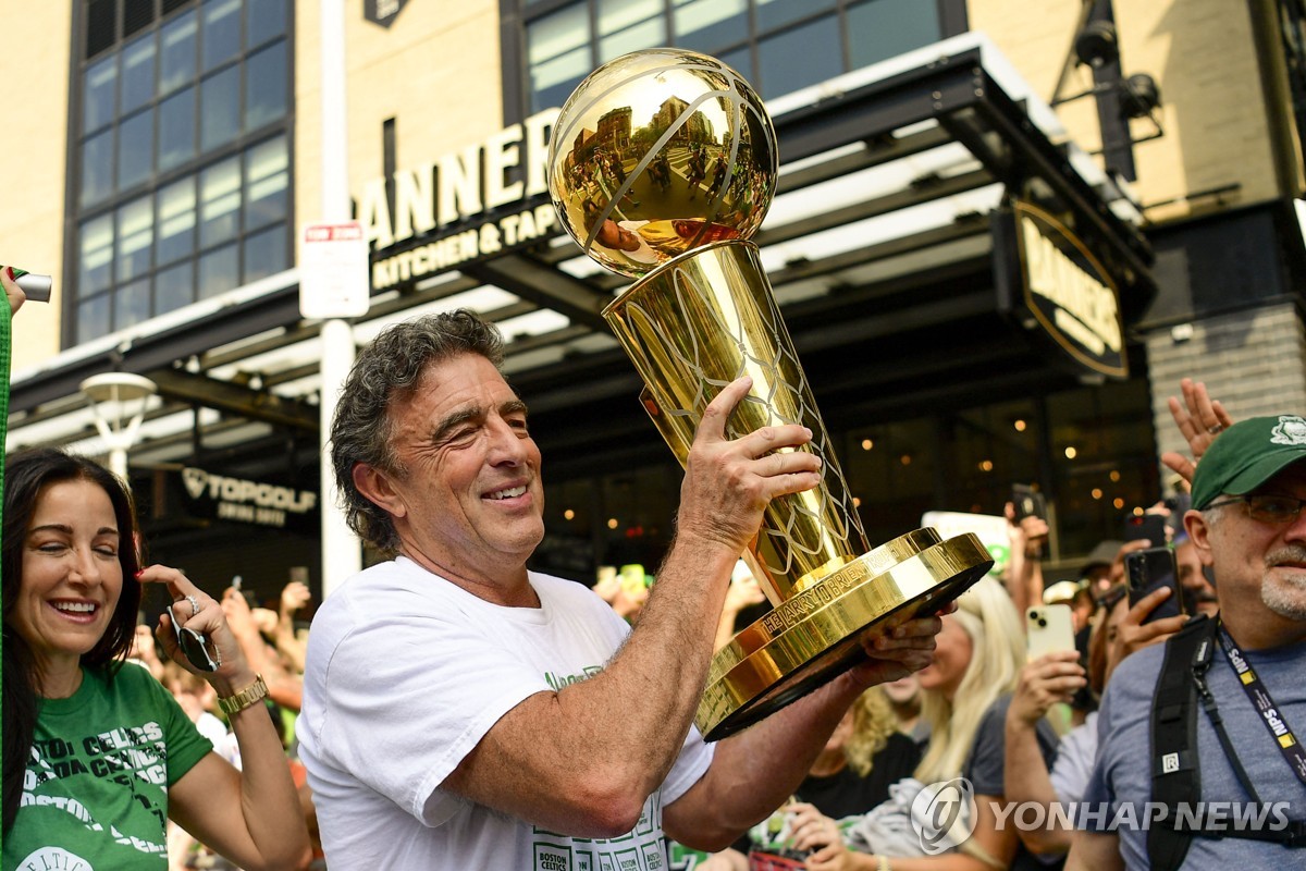 NBA 우승팀 보스턴, 2028년까지 지분 매각 계획 발표