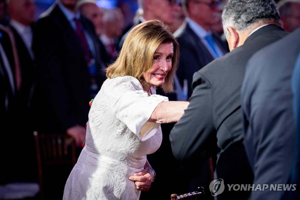 [바이든 사퇴] 오바마 '해리스 지지' 왜 안하나…펠로시도 보류