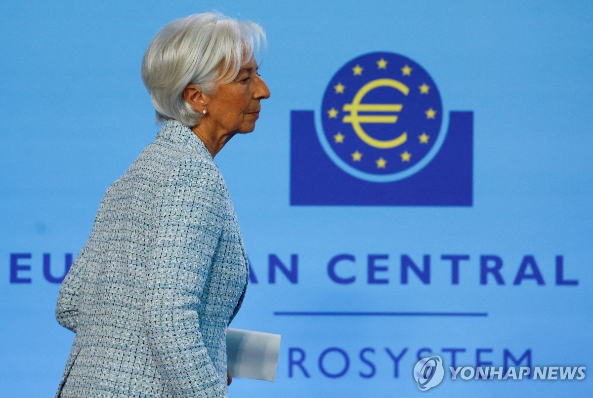 ECB 총재 "인플레 경계 늦추면 안 돼…연착륙도 불확실"