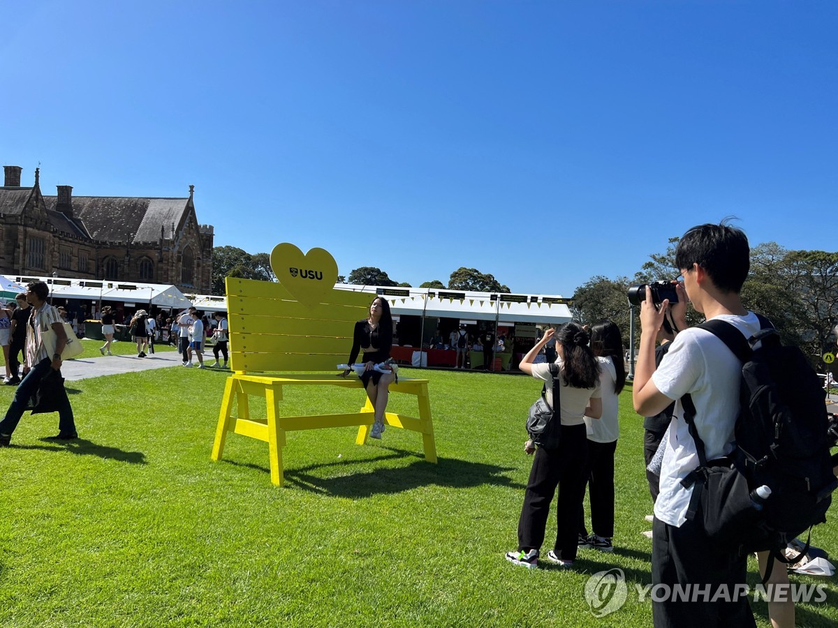 유학생 몰리는 호주, 학생비자 신청비  65만→148만원으로 올려