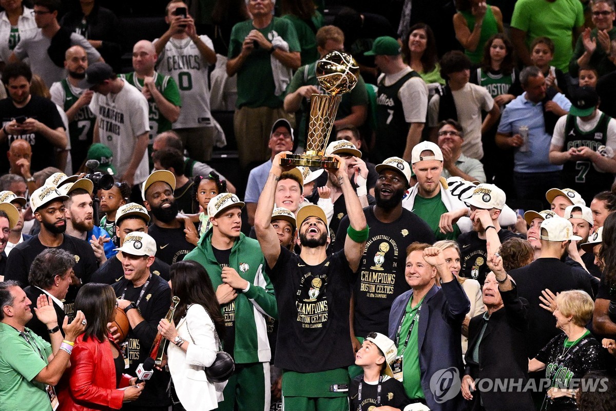 NBA 우승팀 보스턴, 2028년까지 지분 매각 계획 발표