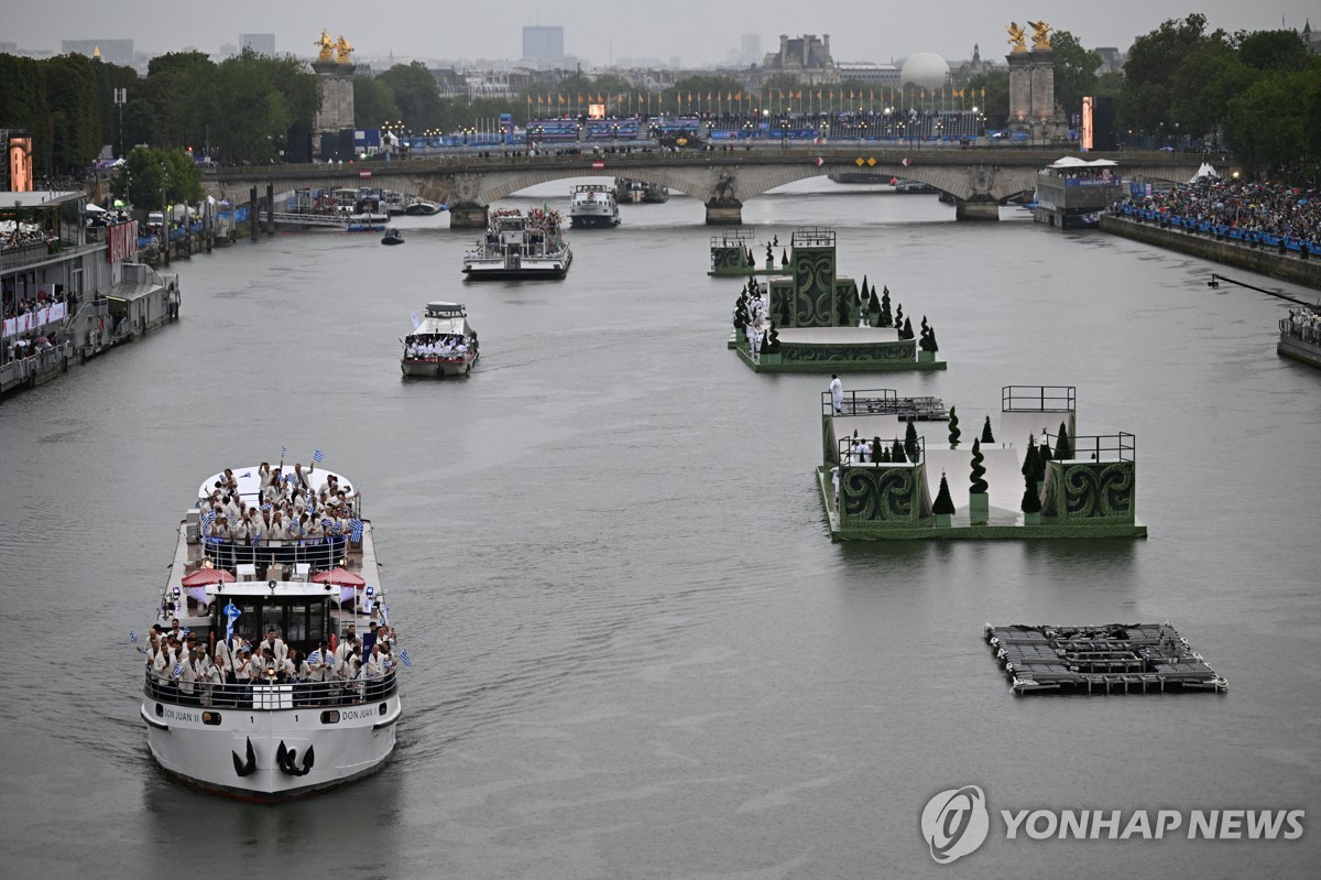 [올림픽] 외신, 센강 개막식에 "코로나 이후 축제의 귀환"…일부엔 "괴상"