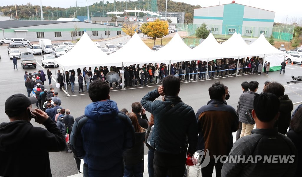 [고침] 지방("힘들 때 요소수 줬는데…화물연대가 이래선…)