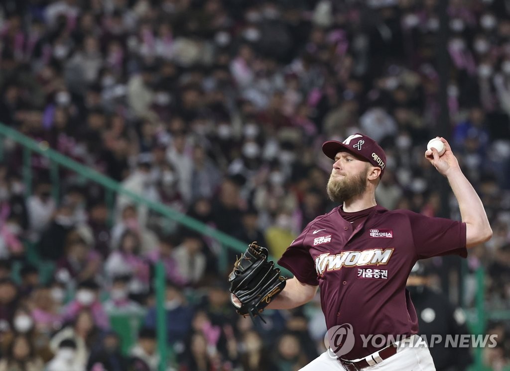 SSG의 선택은 엘리아스…KBO 첫 단기 외국인 시라카와와 작별(종합)