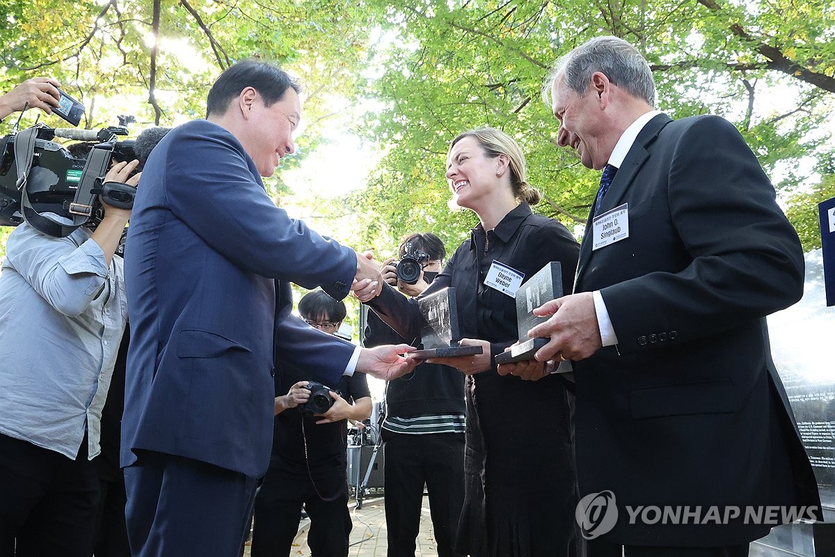 '한미동맹 상징' 웨버 대령 손녀, 최태원 회장에게 감사 손편지