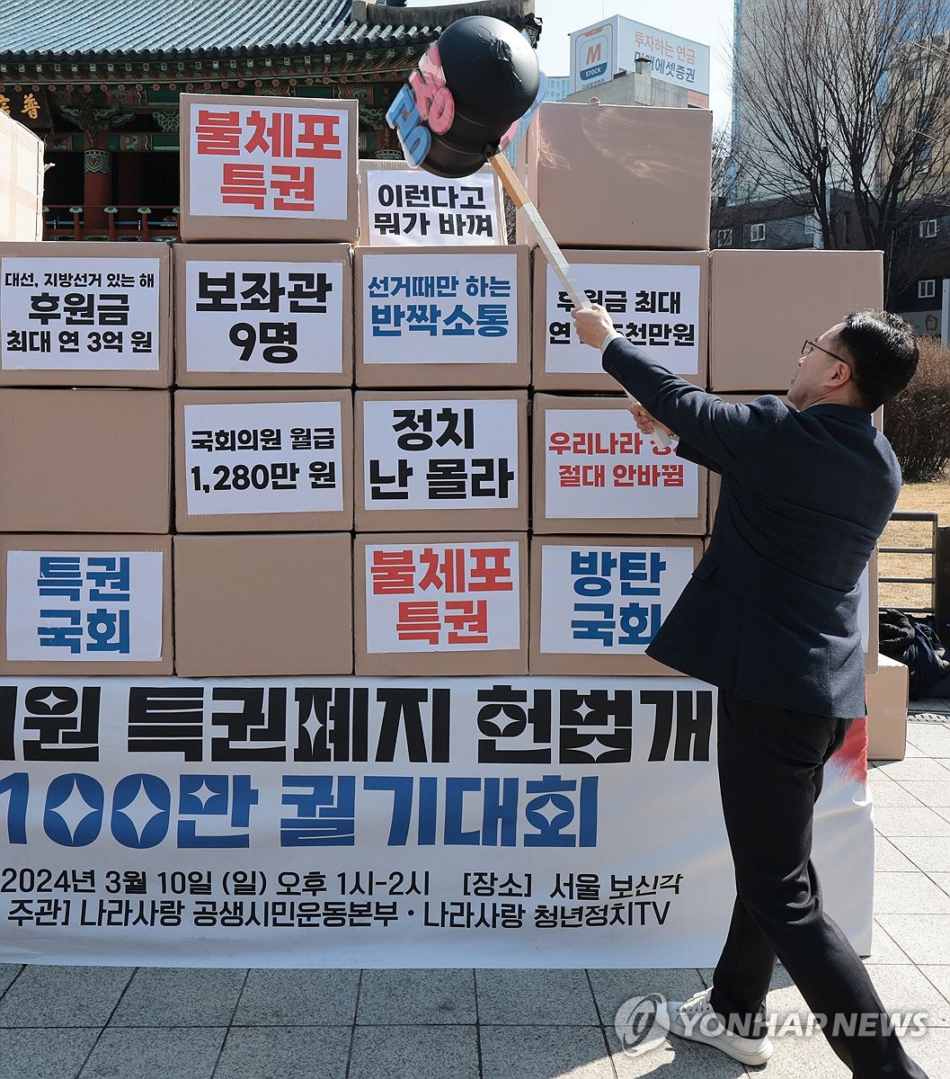 [삶] '인간시장' 김홍신 "국회의원 연봉, 공무원 과장급 정도면 충분"