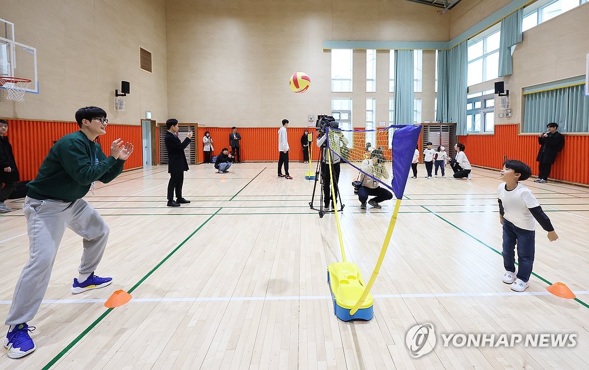 2학기 전국 시행 앞둔 늘봄학교…학부모 82%·학생 88% "만족"