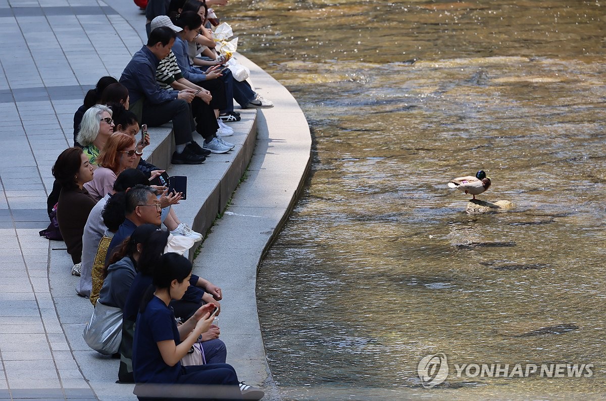 정부는 회복 흐름이라는데…KDI "경기 개선세 다소 미약"