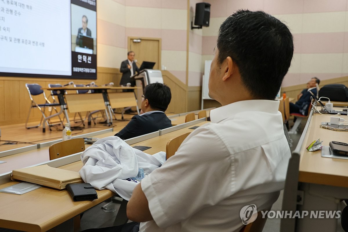 [고침] 사회(의사단체들, 교육부 때리기…"의학교육평가원…)