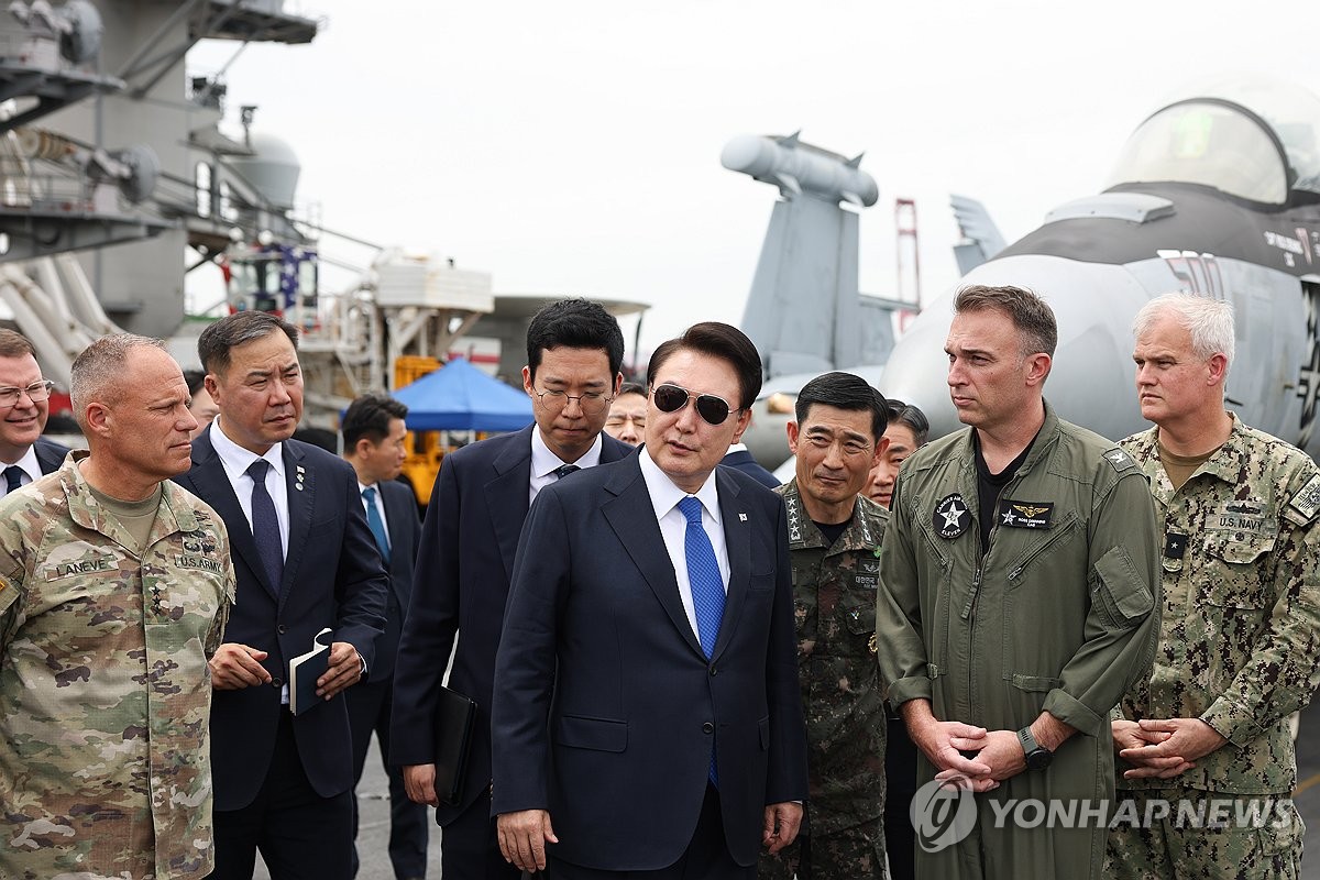 부산항 입항 미국 항공모함 드론 촬영한 중국인들 적발