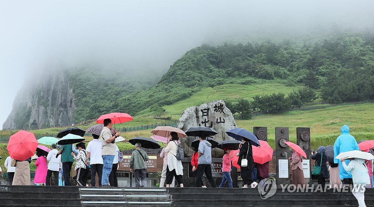 제주, 밤부터 돌풍 동반한 강한 비…시간당 최고 30∼70㎜