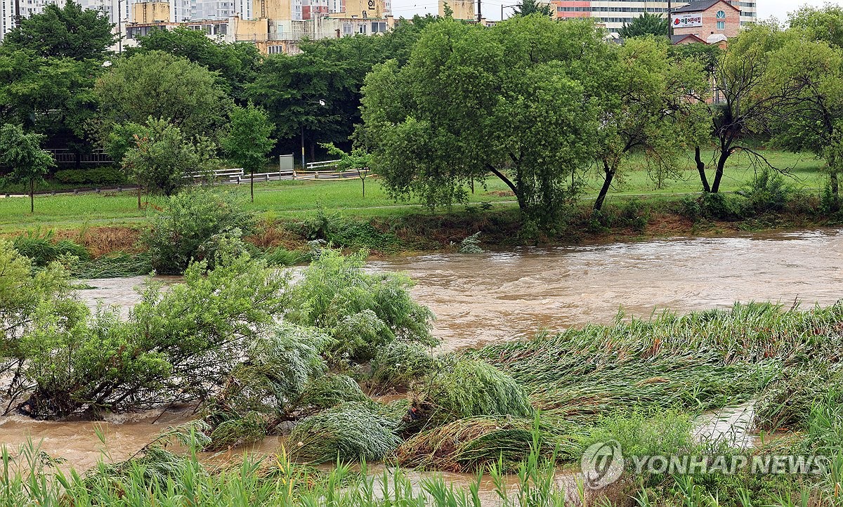 호우특보 중부까지 확대…중대본 1단계·위기경보 '주의' 상향