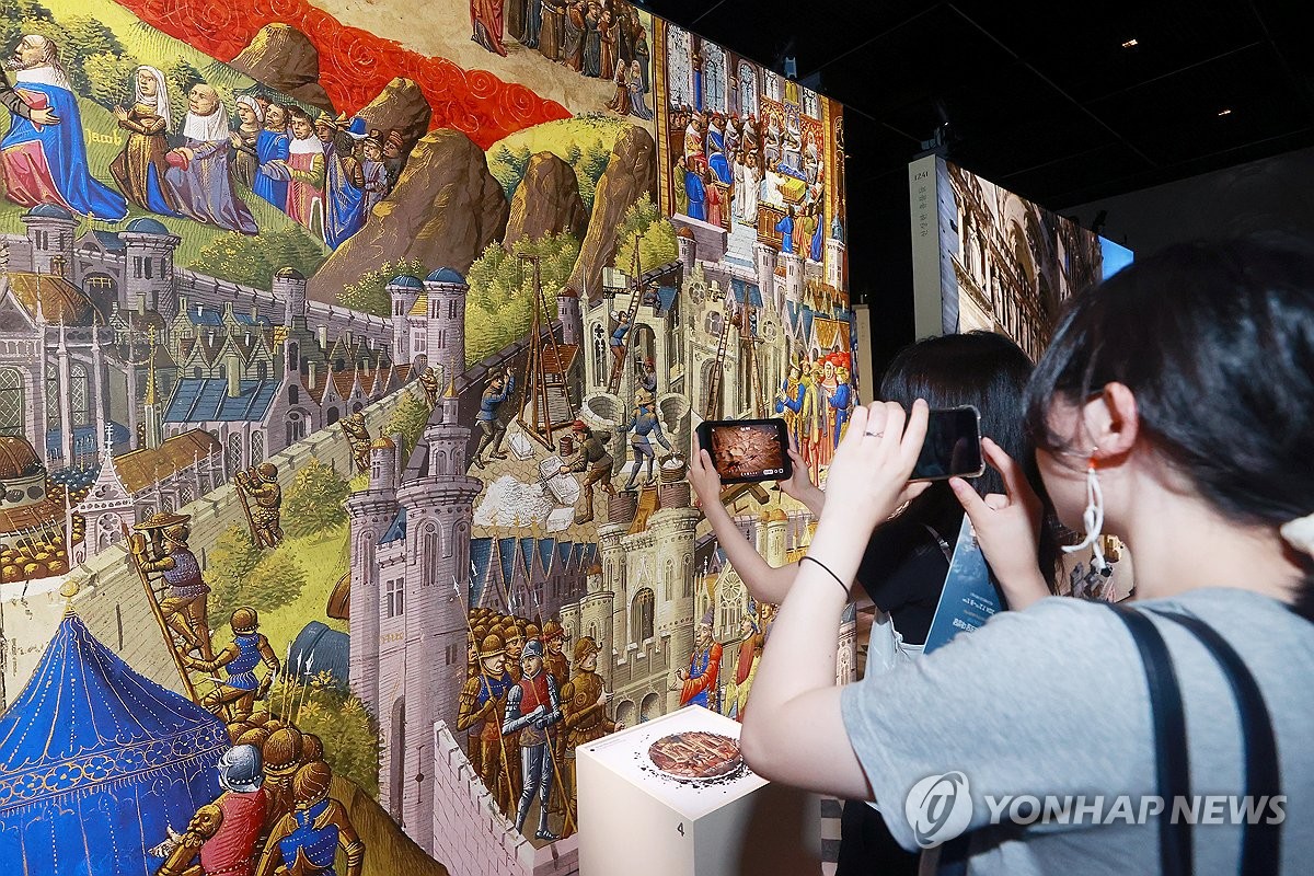 화면 위로 펼쳐진 860년 역사…노트르담 성당과 함께한 시간여행(종합)