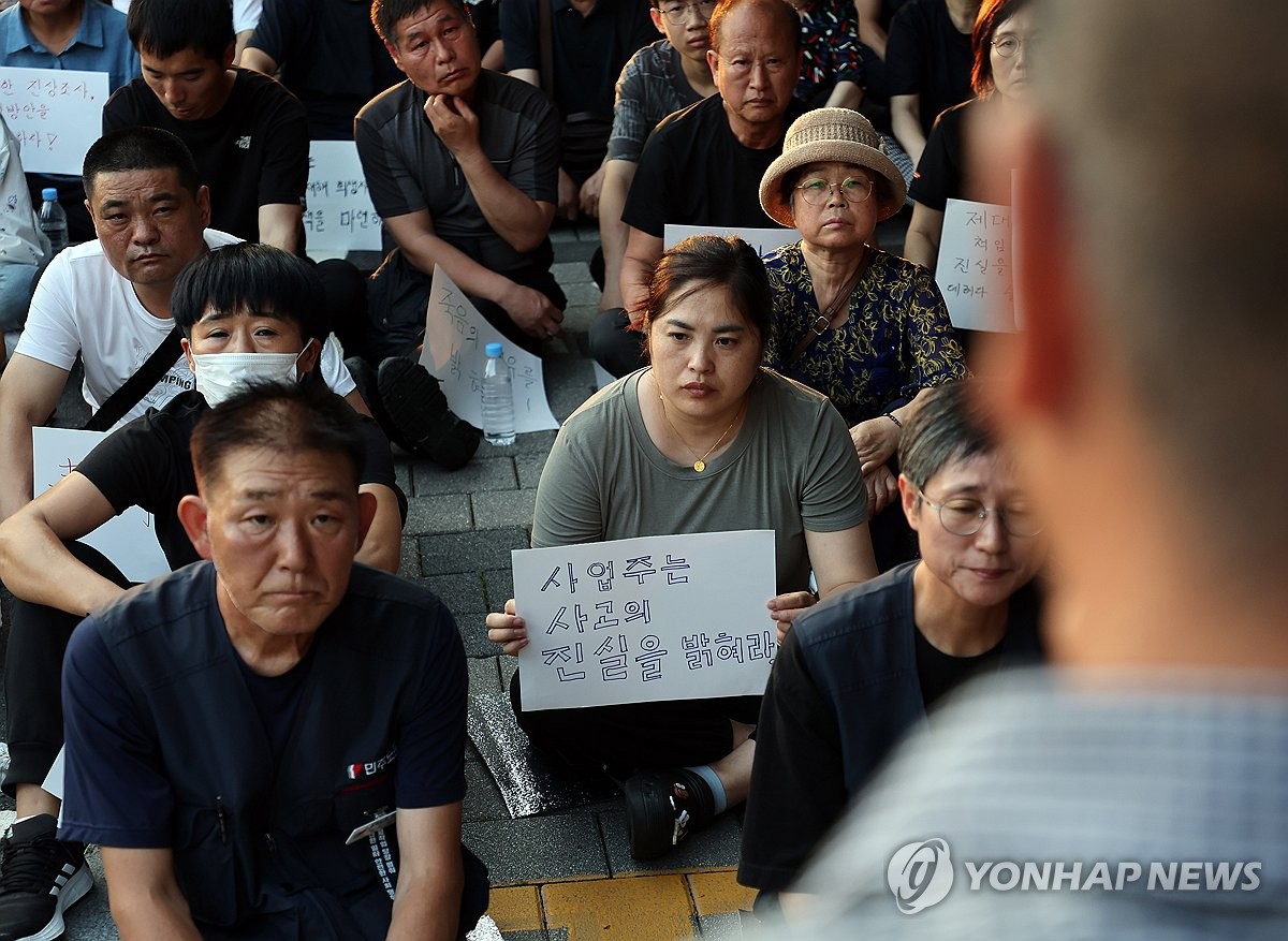 아리셀 화재 유족·시민사회단체 첫 추모제…세월호 유족도 동참