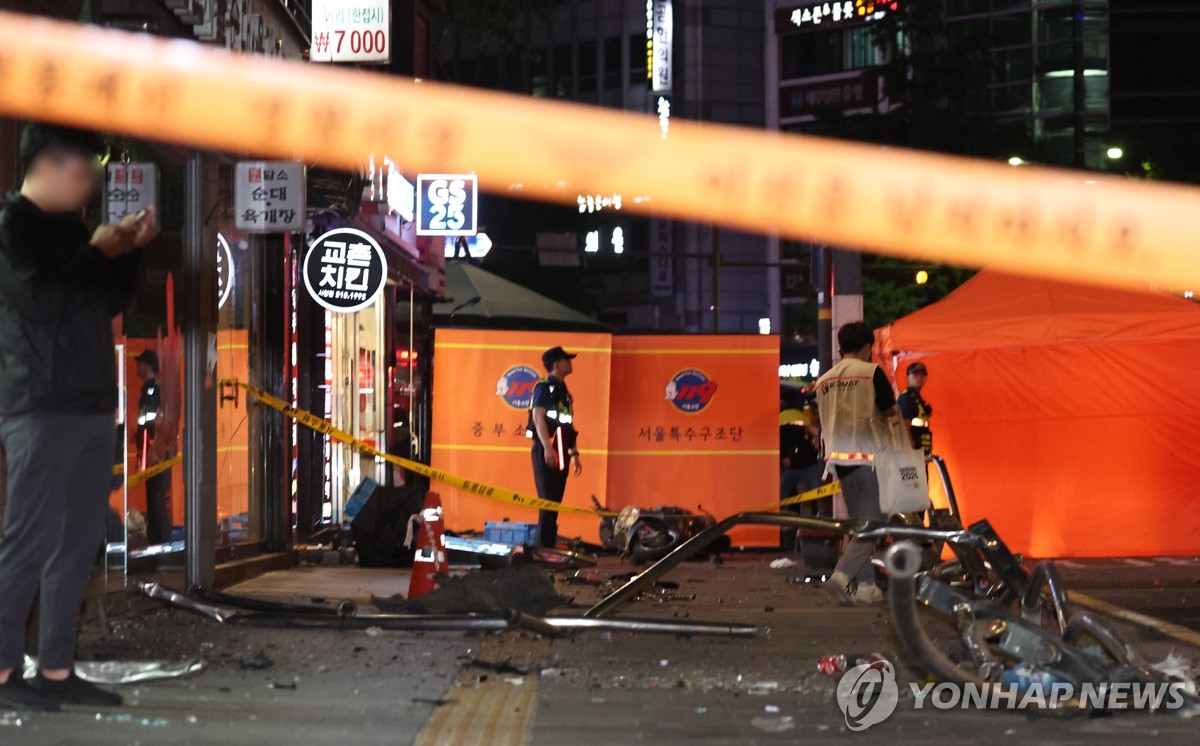 시청역 사고서 나뒹군 가드레일…보행자 안전대책은