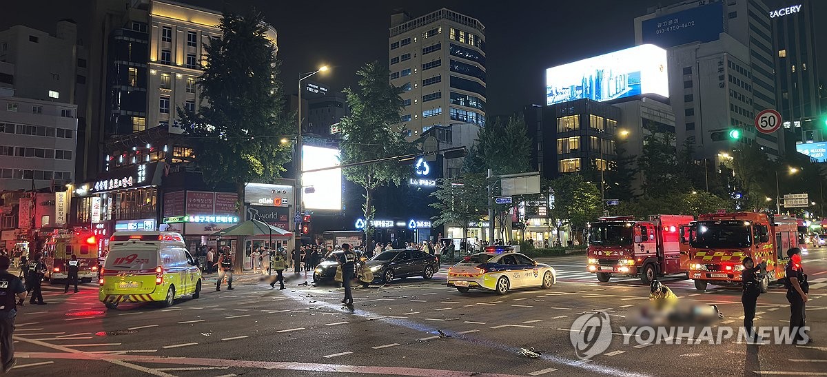 퇴근길 도심 한복판 인도돌진 사고에 시민 충격…현장 아수라장