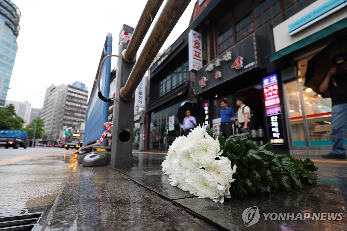 "횡단보도 건널 때도 두려워요"…예측불가 사고에 불안한 시민들