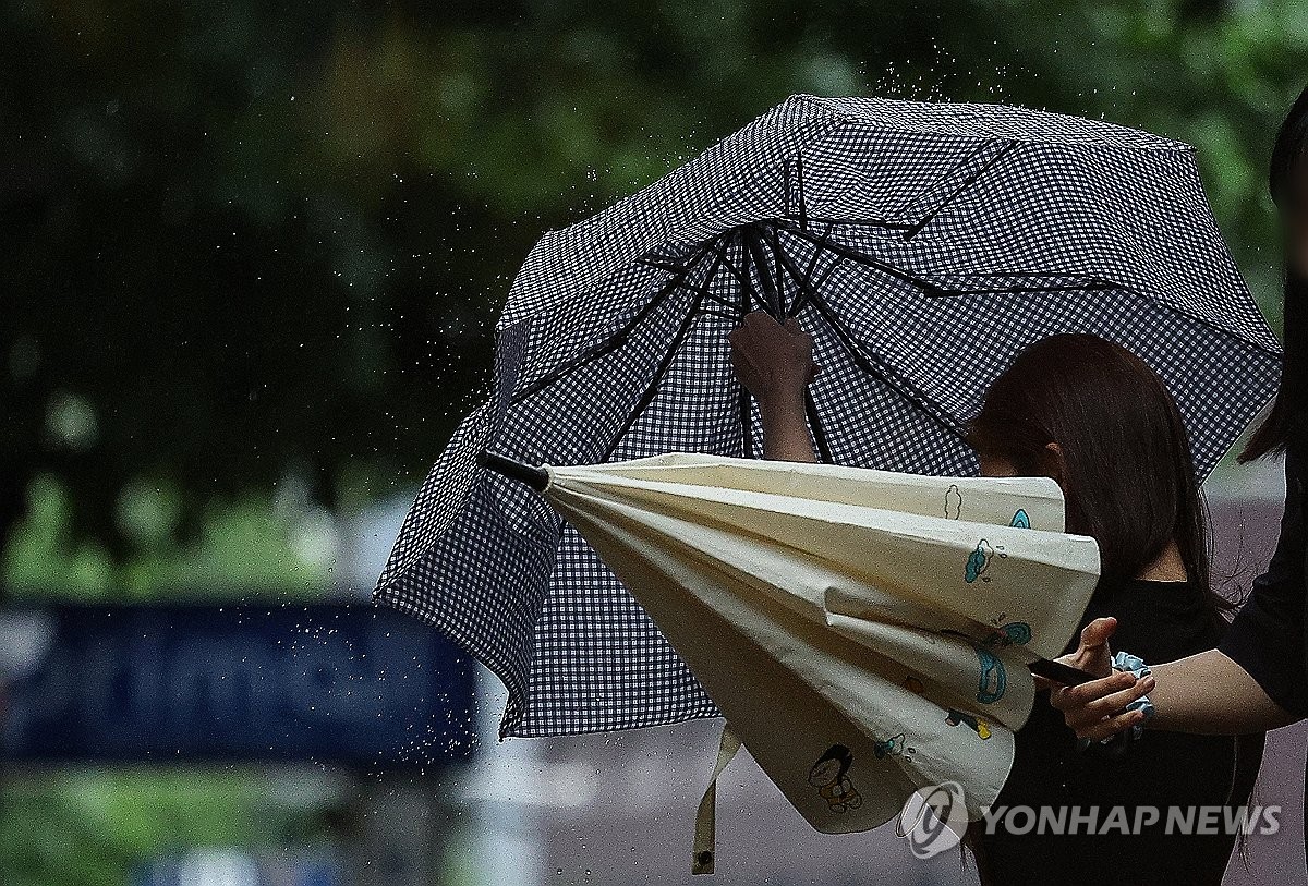 대구·경북, 오전까지 흐리고 가끔 비…낮 기온 27∼34도