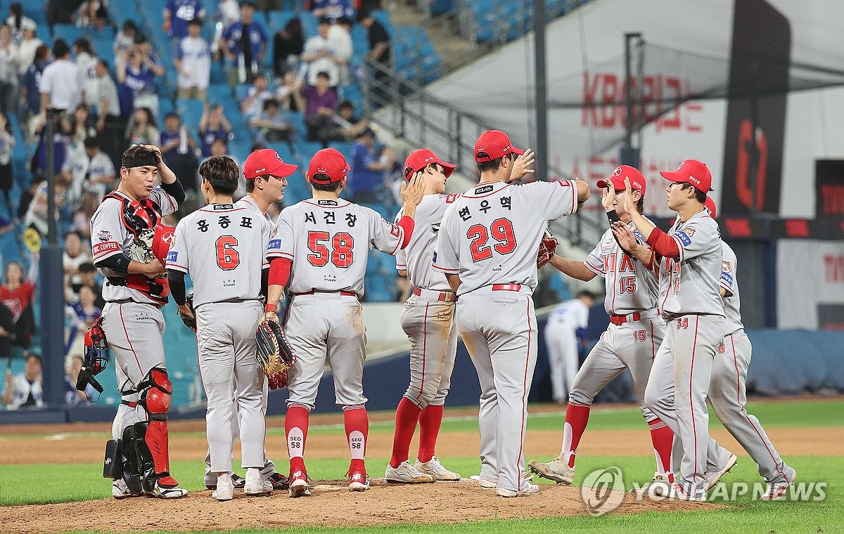 博兹诺夫斯基乱战中左脚抽射破门，西部联3-2反超悉尼FC