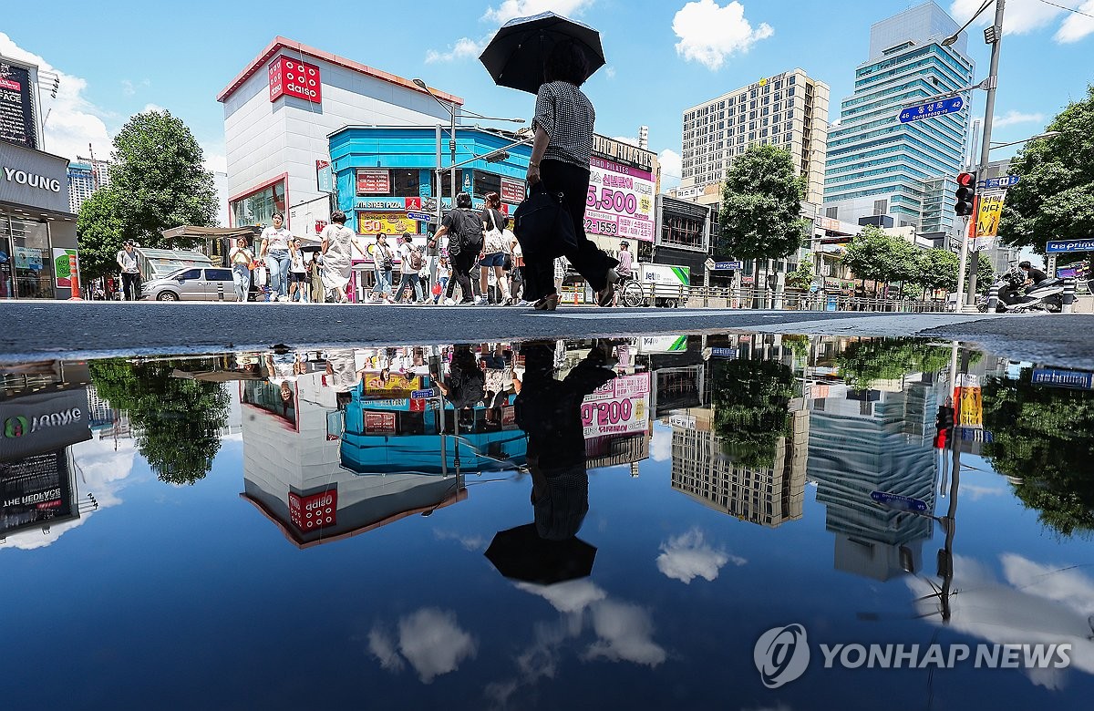 [날씨] 비 그치고 무더위…남부·제주 체감 33도 안팎