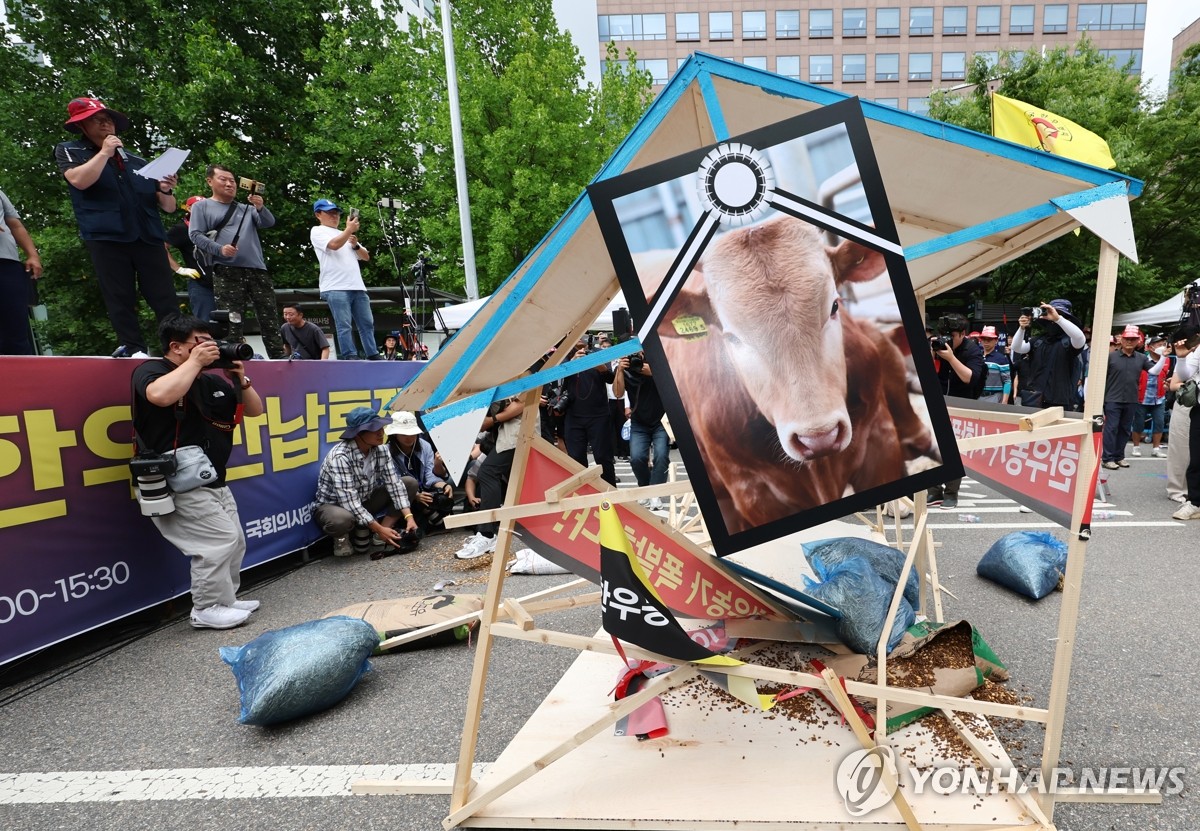 "사룟값 때문에 빚만 2억원…소가 사람 잡아먹게 생겼어요"