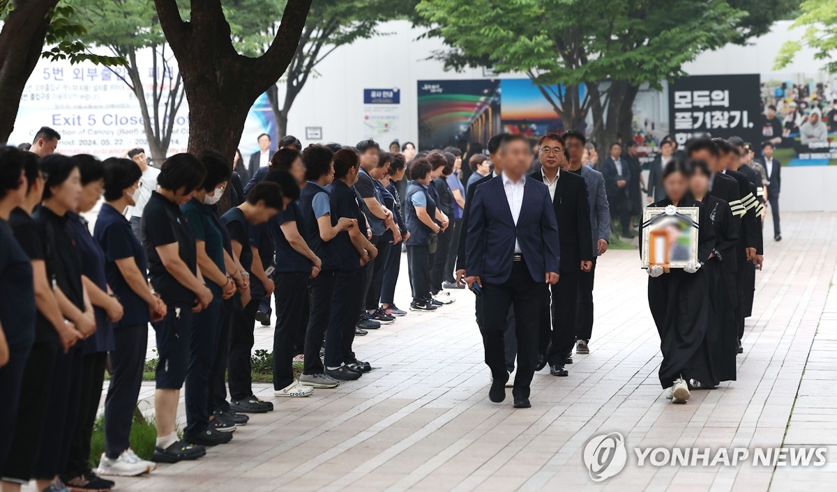 "아이고 아들아"…시청역 사고 희생자들 눈물의 발인(종합)