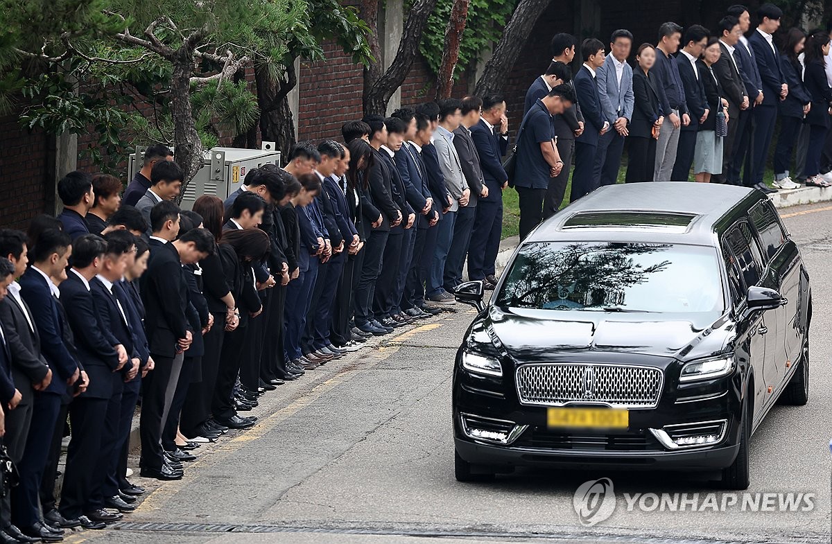 "아이고 아들아"…시청역 사고 희생자들 눈물의 발인(종합)